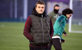Lig ekiplerinden giresunspor, teknik direktör hakan keleş ile 2+1 yıllık sözleşme imzaladı. Giresunspor Da Hakan Keles Firtinasi