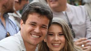 Steve irwin's daughter, bindi, got married at his empty zoo just hours before a coronavirus weddings are limited to just five guests, but funerals allow 10. Coronavirus Bindi Irwin Gets Married Hours Before Australia Curfew