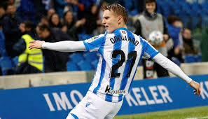 Actualmente juega en la primera división española, siendo calificado como el octavo. El 1x1 De La Real Sociedad