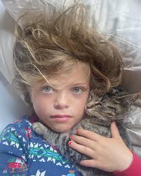 Cheers to stunning and brilliant and suuuuuper fun dear friends and  daughters! #lucindawilliamsconcert #yeahwegotacat #millieandhenry