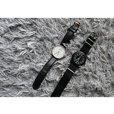 左の時計は自分の愛用してる腕時計 右のは時計まだ読めないけど 欲しがる長男に買ったげた daisoの500円腕時計 500円だけどシンプルで可愛い 別売り100円でﾍﾞﾙﾄが色々あるのも ダイソー daiso ダイソー時計 ダニエルウェリントン dw ダイソー 腕時計 腕時計