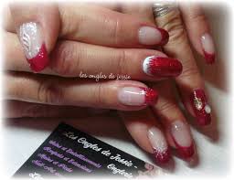 Les ongles en gel sont l'un des plus utilisés par les femmes. French Rouge Nailart De Noel Pour Les Fetes Les Ongles De Jessie