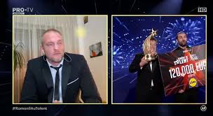 Talentele care vor evolua pe scena românii au talente vor fi jurizate de aceiași andi moisescu, andra, mihai petre și florin călinescu. Radu PalaniÈ›Äƒ A CaÈ™tigat Romanii Au Talent Sezonul 10 CaÈ›i Bani A Incasat