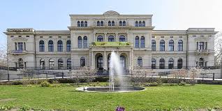 Der zoo befindet sich im herzen der stadt zwischen dem hauptbahnhof und dem kongresszentrum mit. Menschen Im Zoo Zoo Frankfurt