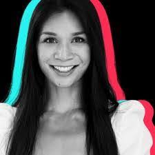 Erin Foran's Instagram, Twitter & Facebook