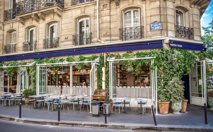 71 Rue des Dames – La trattoria vibrante et ultra-colorée du groupe Big Mamma aux Batignolles, réputée pour ses pâtes fraîches artisanales et ses pizzas napolitaines.