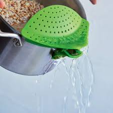 Chef S Planet Clip Drain Sur La Table Sur La Table Chef Clever Gadgets