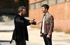 Onur saylak 2011 yılında güzel oyuncu tuba büyüküstün ile evlenmiş bu evliliğinden toprak ve maya isimli iki çocuğu vardır. Onur Saylak