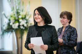 Její hlas poslouchají po mnoho let také cestující pražského metra na trase b. Erika Jurinova Sa Stala Prvou Zupankou V Novodobej Historii Samospravnych Krajov Webnoviny Sk