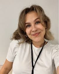 Ilona Carter's Instagram, Twitter & Facebook