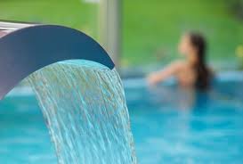 Taxele de intrare la water park sunt următoarele: Ramada Plaza Craiova