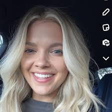 Janie Acosta's Instagram, Twitter & Facebook