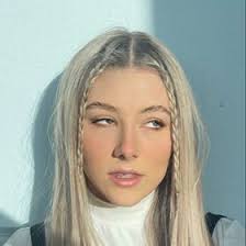 Taylor Pollard's Instagram, Twitter & Facebook