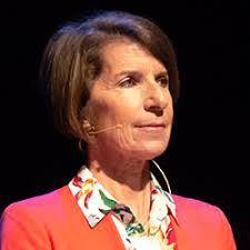 Shari Davis's Instagram, Twitter & Facebook