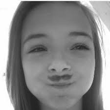 Laura Kinninger's Instagram, Twitter & Facebook