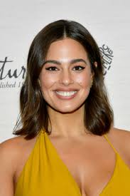 The bowl haircut for oval face shapes and wavy hair is a very traditional cut that has recreated itself and time again. 20 Best Hairstyles For Oval Faces Prettiest Hair Trends For Oval Shaped Face