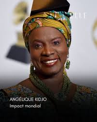 fashionthursday La vie en bleu ! Le bleu, cette couleur qui inspire la  sérénité et l'élégance, s'adapte à toutes les occasions. Que ce soit pour  le travail, un cocktail ou une sortie