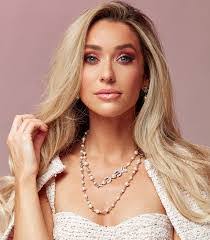 Erin Nicole's Instagram, Twitter & Facebook