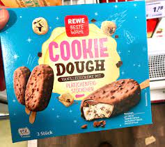Das sind die grundzutaten für cookie dough. Rewe Beste Wahl Cookie Dough Vanilleeiscreme Mit Platzchenteigstuckchen 3 Stuck Naschkater Com Das Sussigkeiten Marketing Blog
