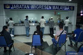 Jul 09, 2021 · jabatan tenaga kerja semenanjung malaysia (jtksm) telah dilantik sebagai urusetia mcab yang berfungsi sebagai pusat kelulusan setempat bagi proses pengambilan pekerja bangladesh. Imigrasi Malaysia Buka Konter Rekalibrasi Pulang Di Klia Antara News