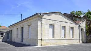 Facile à mettre en œuvre, il peut s'appliquer manuellement ou à la machine à projeter selon la taille de la maison et les habitudes du professionnel. Ravalement M I M Taille De Pierre Bordeaux Gironde 33