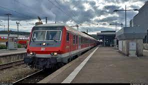 Db bnrbdzf / br110 bf verkehrsrot expertline das paket enthält den steuerwagen bnrbdzf mit wittenberger kopf, die personenwagen abn und bn und die elektrische einheitslok br110 in. Bnrbdzf Mit Schublok 111 043 6 Von Db Regio Baden Wurttemberg Als Re 22035 Nach Tubingen Hbf Steht Im Startbahnhof Stuttgart Hbf Auf Gleis Bahnbilder De