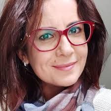 Kelly Borges's Instagram, Twitter & Facebook