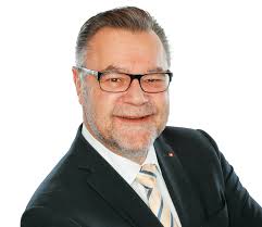 Der kleinunternehmer gehörte von 1994 bis 1998 dem gemeinderat von zürich an, von 1995 bis 2008 dem kantonsrat des kantons zürich. Svp Luzern Mario Bucher Und Markus Schumacher Rucken Fur Die Svp In Den Kantonsrat Nach