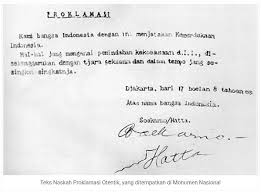 Di ruang depan, hadir b. Pengertian Teks Proklamasi Kemerdekaan Asli Dan Otentik Terlengkap