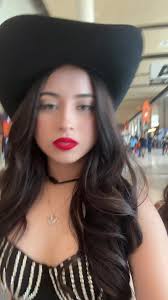 Karissa Avila ✨ (@kari.av31)