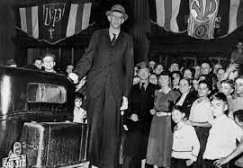 10 World Records That Have Never Been Broken World Records Guinness World Records Tall Guys