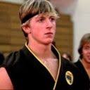 Eres un estupido johnny (johnny lawrence y tn larusso)