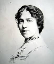 Henrietta Todd's Instagram, Twitter & Facebook