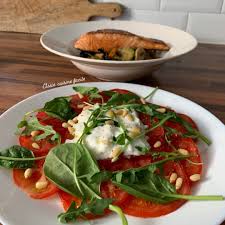 Assia On Instagram Repas Equilibre Et Surtout Tres Gourmand En Entree Une Tomate Burrata 50g Seulement Huile D O En 2020 Repas Equilibre Repas Cuisine Facile