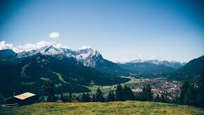 Not too cold, plenty of sunshine and considerable snowfall. 10 Hotspots Der Hipster Guide Fur Garmisch Partenkirchen