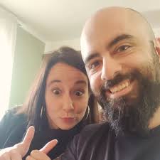 Christopher Judge mide 6'3" y tiene la construcción para ser capaz de poner  en masa fácilmente. Y él es literalmente la voz de Kratos. No es sólo un  actor de doblaje que