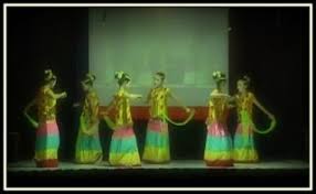 Setiap daerah di nusantara pasti memiliki adat budaya yang menjadi ciri khas. Penjelasan Tari Balumpa Tarian Tradisional Dari Sulawesi Tenggara Budaya Nusantara