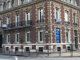 Cet Appartement Est A Acheter A Rouen Centre De Type Ancien Il Garde Ses Parquets Moulures Et Cheminees Il Dispose D Une Surface De 117 M Habet Est Situe Au Appartement Rouen