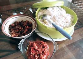 Koreksi rasa, nasi goreng siap dihidangkan. Bagaimana Cara Membuat Lezat Sambel Ati Ampela Dengan Nanas