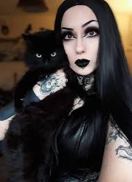 Pin de Laurie-(Gothic Witch Bitch) Pa en @Elizabeth_Elixir-(Beth Munro)-Model 