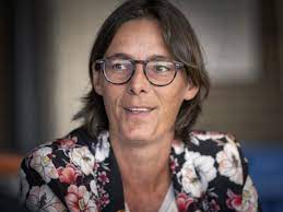 Coachen is permanent feedback geven, vergelijk het met de hoogspringster die na een mislukte sprong onmiddellijk de ogen van haar coach zoekt, want ze zoekt onmiddellijke… Tia Hellebaut Wat Toen Belangrijk Was Maakt Nu Geen Bal M Tessenderlo Het Belang Van Limburg Mobile