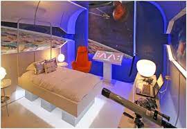 If you have ever had the {insane} idea {like we did} of buying an extreme fixer upper you know that some rooms are so bad they really cannot be truly fixed with just a few well placed accessories or a pretty. Starship Bedrooms Dormitorios Dormitorio Futurista Futura Casa