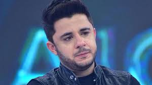 Trabalho do sertanejo passou a ser procurado após o trágico acidente de carro que o matou, na semana passada. Cristiano Araujo Voz E Violao Em 2021 Cristiano Araujo Musica Cristiano Araujo Cantor Cristiano Araujo