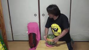 I wonder why he jumps so quickly after the watermelon explodes to turn the camera off. Japanese Father Daughter Explodes Watermelon With About 800 Rubber Bands Goes Viral Internationally Mothership Sg News From Singapore Asia And Around The World