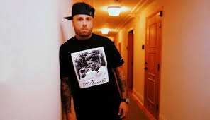 Nicky jam plays himself as an adult, while fellow reggaeton artists j balvin, de la ghetto and karol g star in cameos. Youtube Netflix Estreno El Trailer Oficial Y El Poster De La Serie Nicky Jam El Ganador Fotos Y Video Internacional Espectaculos La Prensa Peru