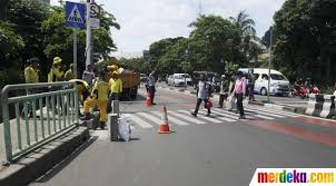 Dahnil menjelaskan bahwa pendaftaran program ini bisa dilakukan di. Foto Halangi Zebra Cross Pasukan Kuning Bongkar Pagar Besi Di Pinang Ranti Merdeka Com