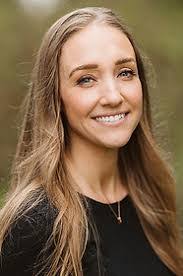 Amanda Ernst's Instagram, Twitter & Facebook