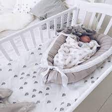 La Cameretta Del Neonato Come Arredarla In Pochi Semplici Passi Letto Per Neonati Idee Cameretta Neonato Letti Ragazzo