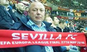 Wojciech kowalczyk kibicom po raz pierwszy dał się poznać 20 marca 1991 roku, kiedy to wystąpił na stadio ligi ferraris w genui w rewanżowym ćwierćfinale pucharu zdobywców pucharów. Wojciech Kowalczyk Zwolniony Z Polsatu Za Wpisy Na Twitterze