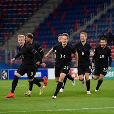 Die finnen werden ihren ersten auftritt bei einer europameisterschaft geniessen und können befreit als aussenseiter aufspielen. U21 Em Verrucktes Elfer Drama Gegen Danemark Deutscher Final Traum Geht Weiter Fussball